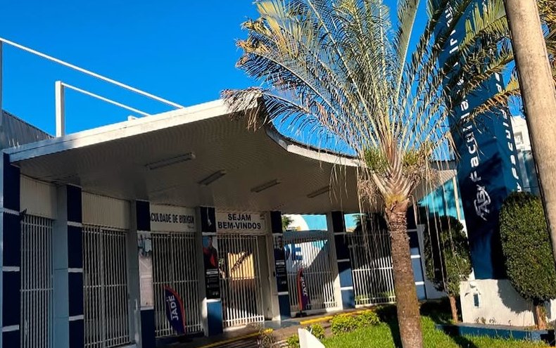 Fachada do Colégio Jade Premium em Birigui